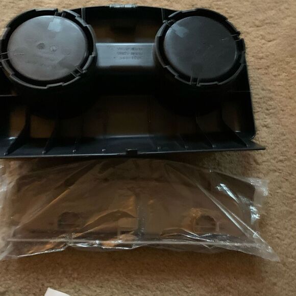 Toyota Sienna Black Console Cup Holder And Fawn Colored Tray 58820 *New* - Picture 6 of 7